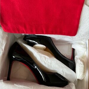 CHRISTIAN LOUBOUTIN
Lady Peep patent leather heels
38 EU